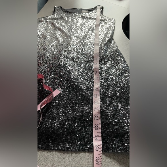 Vince Camuto Silver & Black Sequin Evening Dress Size 8 - Picture 12 of 12